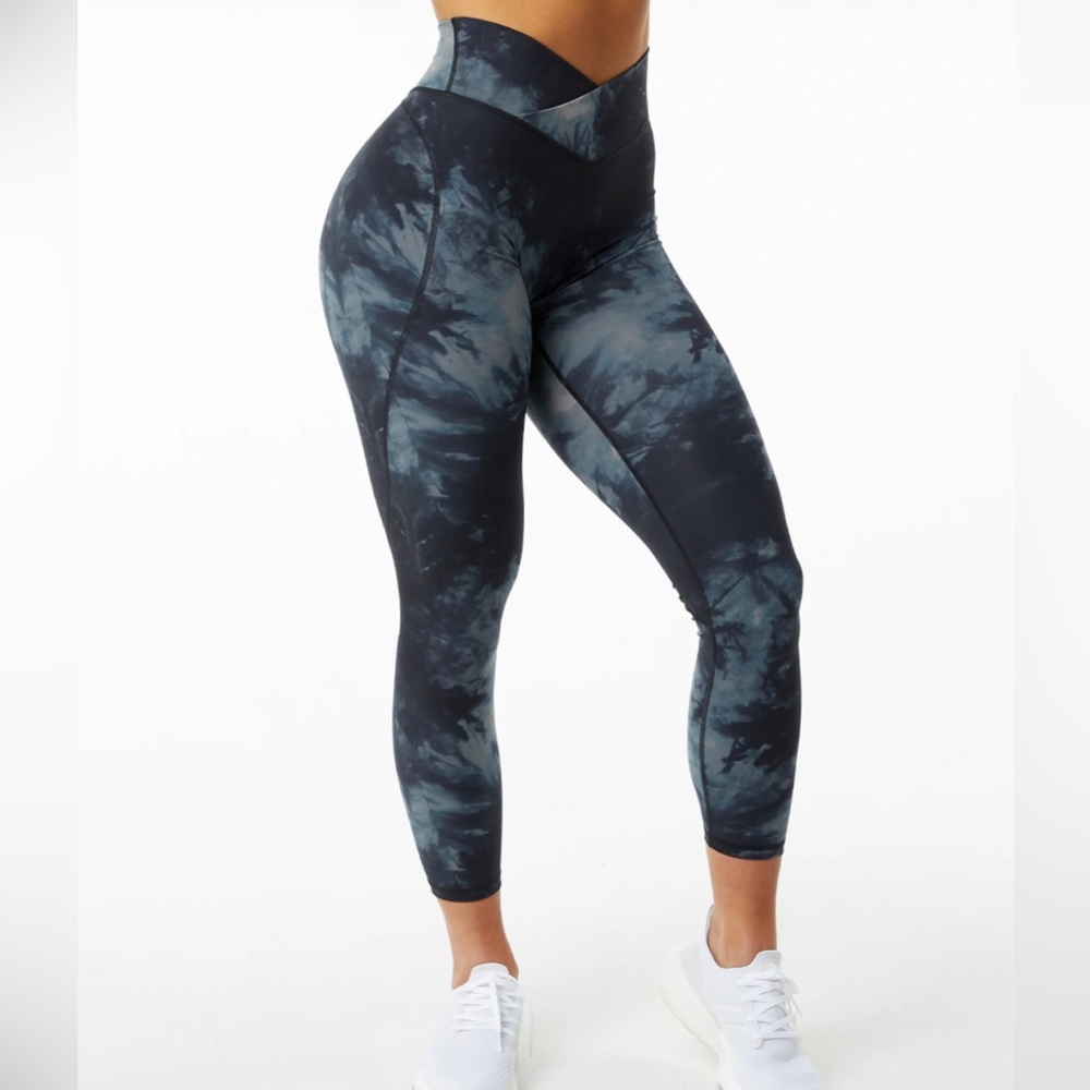 Alphalete surface power legging
